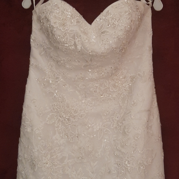 Wedding dress - Picture 2 of 2